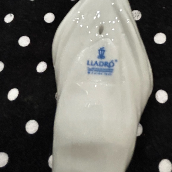 Lladro Baby’s 1st Christmas Ornament 1991 - Picture 3 of 3